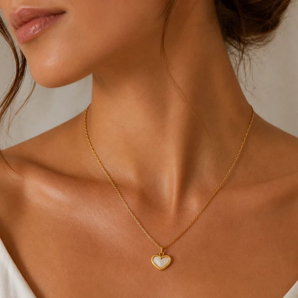 Double Side White Stone Heart Pendant Anti Tarnish Necklace for Women Fashion