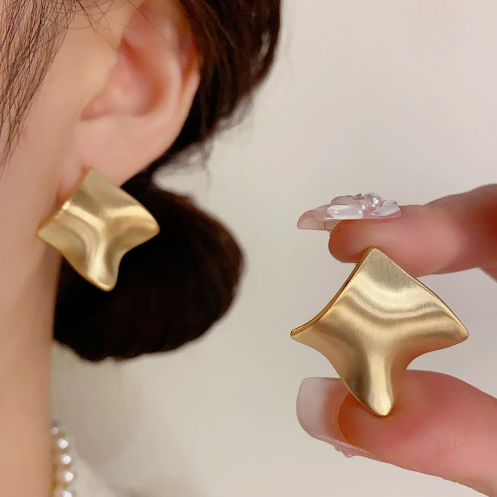 Rhihana Earring